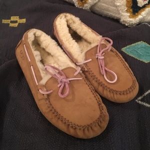 EUC Authentic UGG Dakota Moccasin